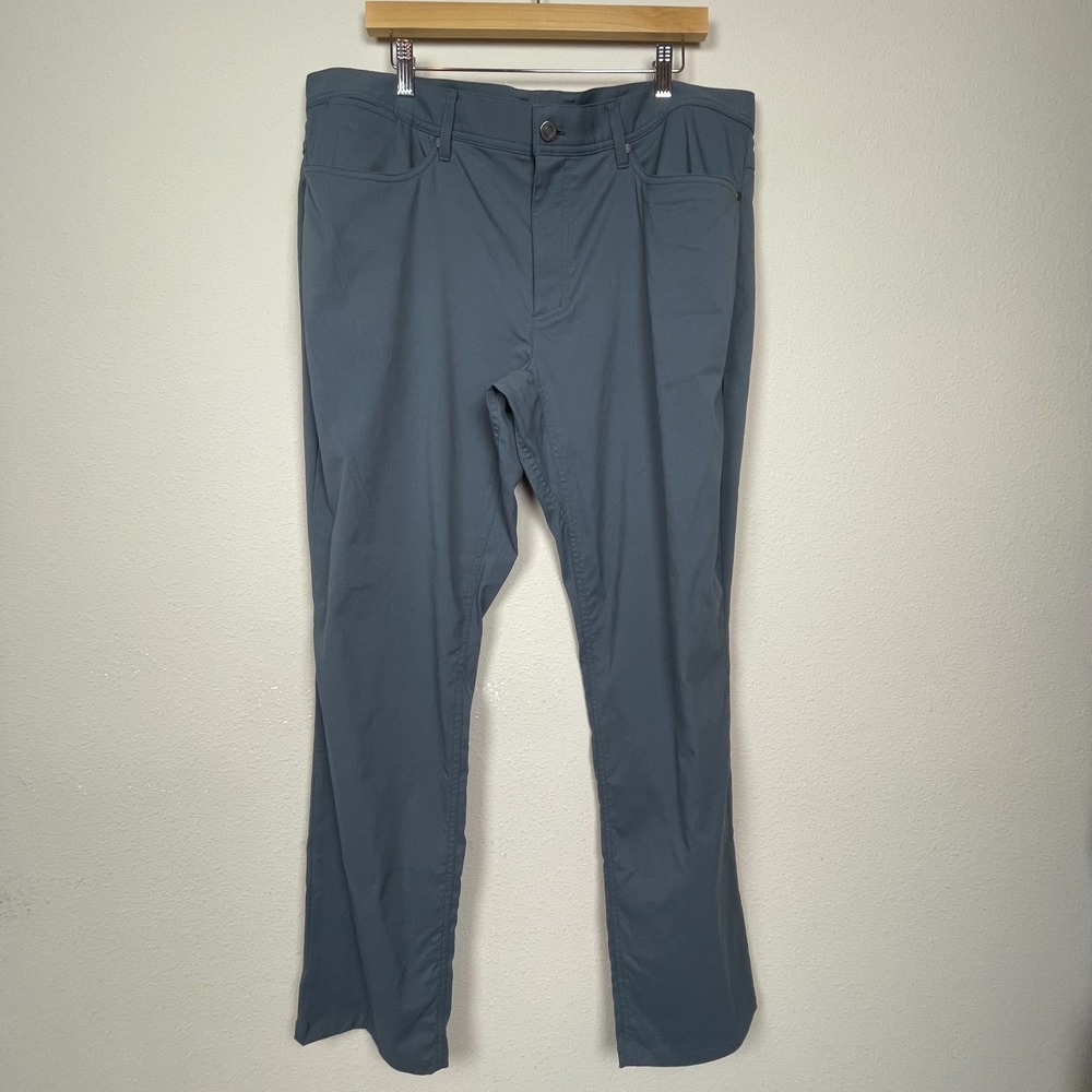 L.L.Bean Men's 40x32 Green Performance Pants Outdoor Hiking Travel‎ Athleisure